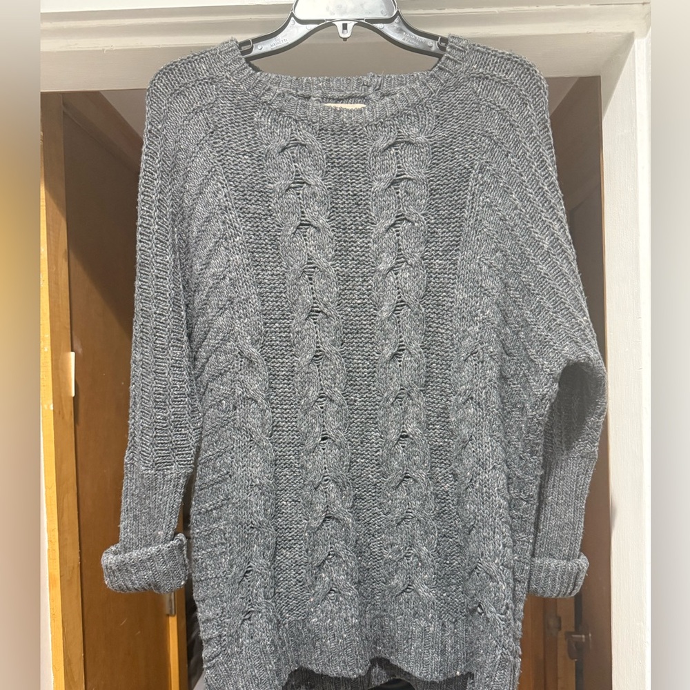 Lovely grey knit Banana Republic long sleeved sweater
